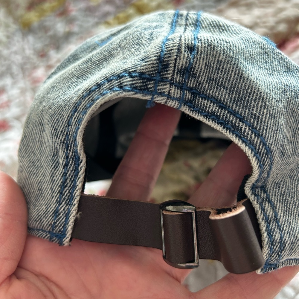 Wonder Woman embroidered baseball cap - Picture 3 of 3